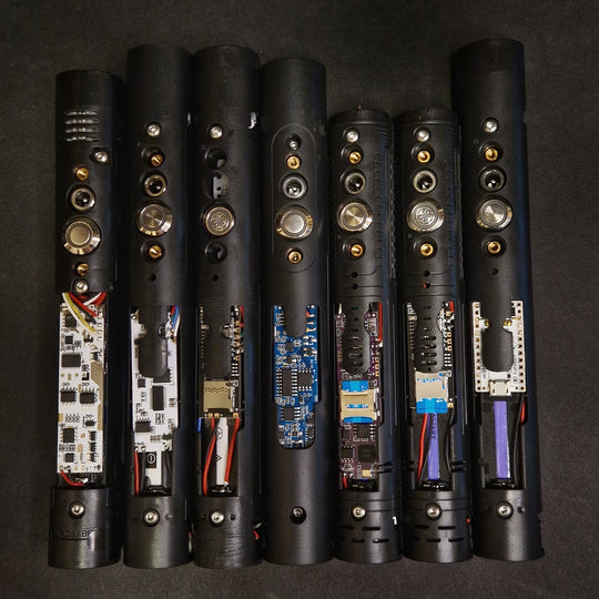 Soundboard kits en chassis voor lightsabers, inclusief Baselit, Xeno 3, Proffie Neopixel, en meer voor upgrades en vervanging.