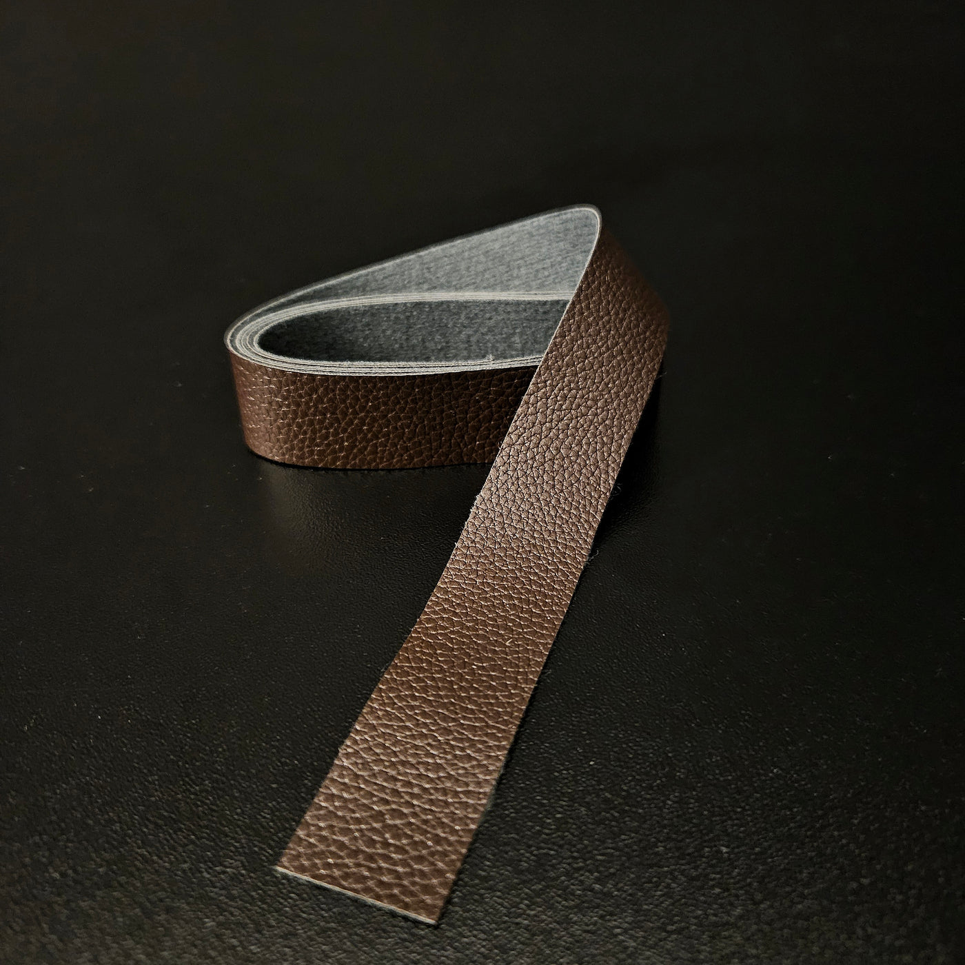 Grip strap dark brown