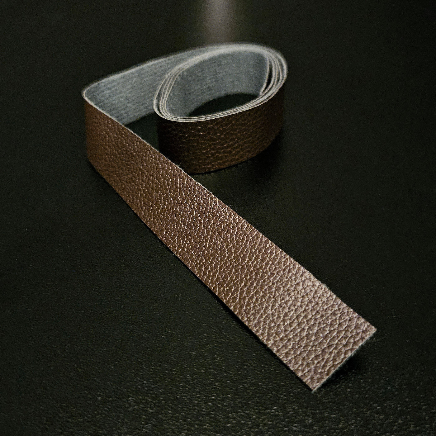 Grip strap dark brown